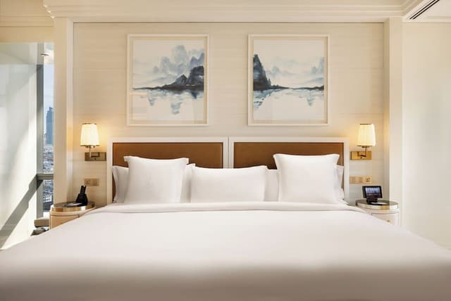 City View Premier Queen Room