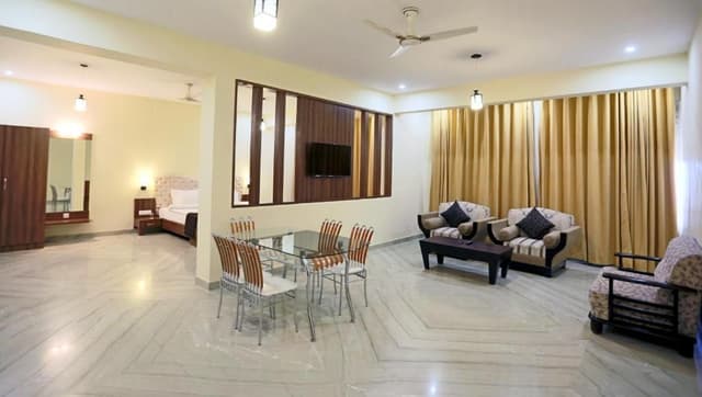 Suite with Lake View