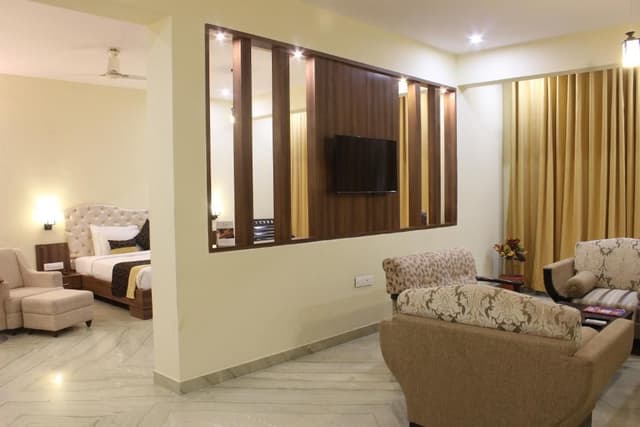 Suite with Lake View