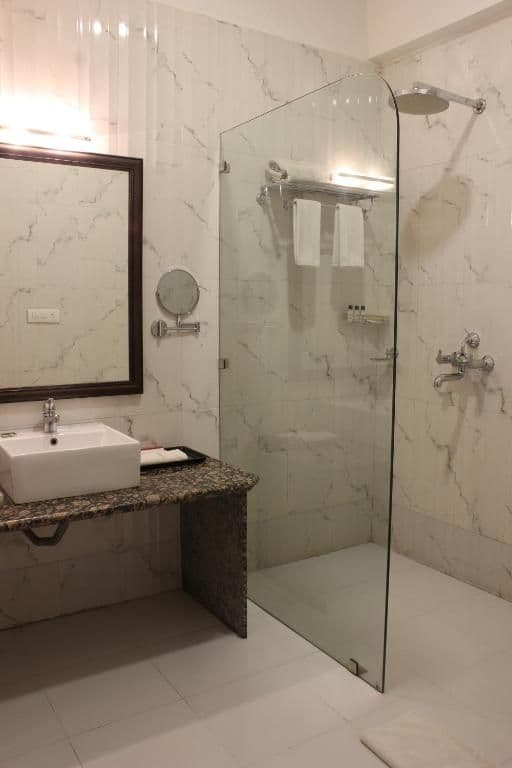 Suite with Lake View