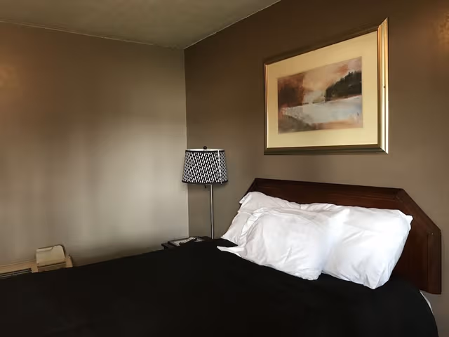 Single Room, Refrigerator & Microwave