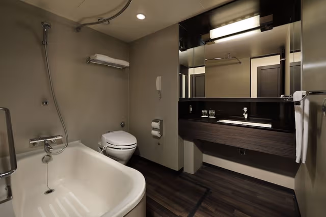 Club Twin Room with Lounge Access (Non-Smoking)