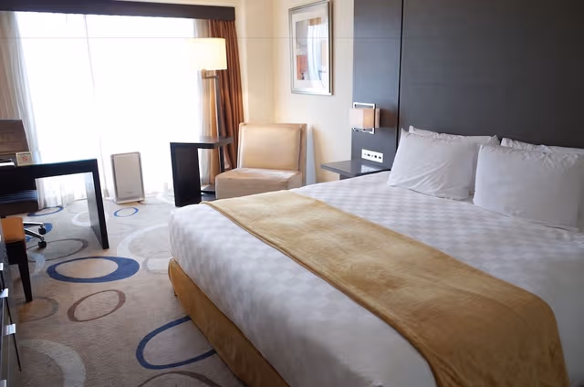 Club King Room with Lounge Access (Non-Smoking)