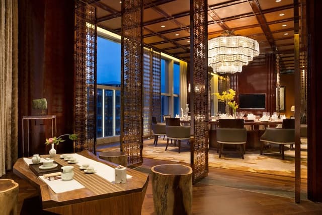 Suite, 1 King Bed, City View