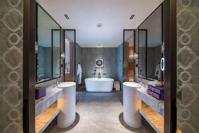 KING PREMIER ROOM CITY VIEW