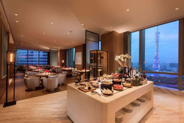 KING EXECUTIVE SUITE CANTON TOWER RIVER VIEW