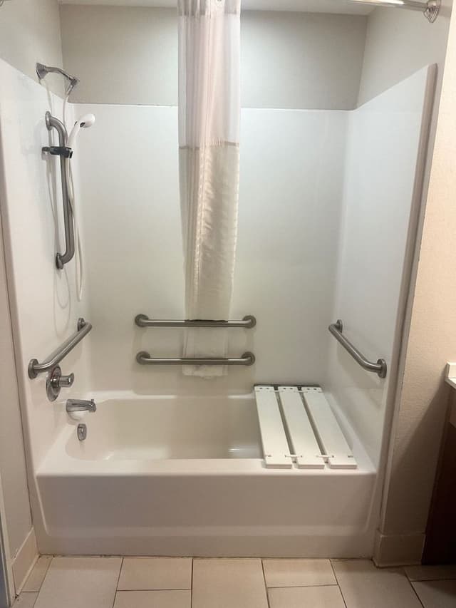 Studio Suite, 1 Queen Bed with Sofa bed, Accessible Bathtub, Ensuite