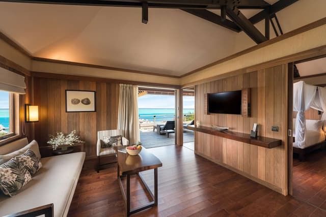 KING ENDLESS LAGOON VIEW VILLA WITH POOL