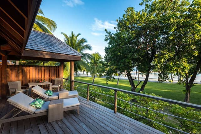 KING TROPICAL BEACH VIEW VILLA