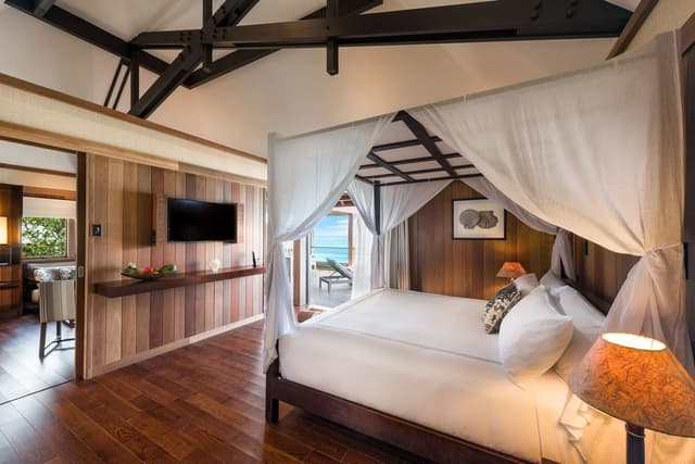 KING ENDLESS LAGOON VIEW VILLA WITH POOL