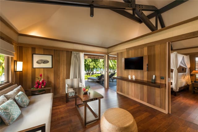 KING TROPICAL BEACH VIEW VILLA
