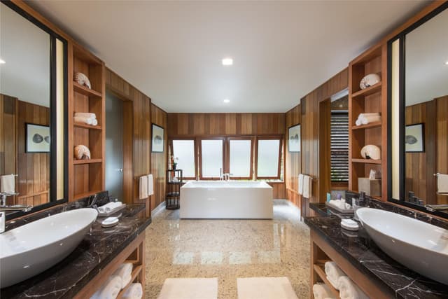 KING TROPICAL BEACH VIEW VILLA