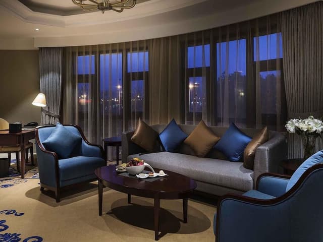 Superior Suite, 1 King Bed, Club Lounge Access