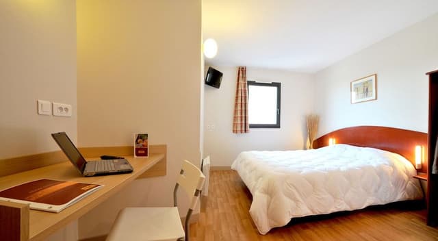 Family Room, Connecting Rooms