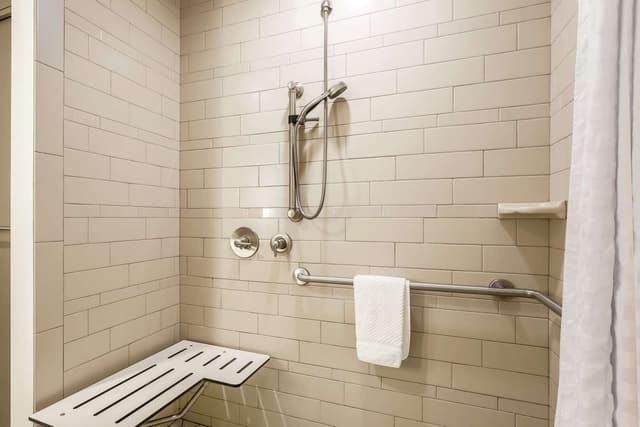 2 QN 2 RM STE MOBILITY ACCESS ROLL IN SHOWER