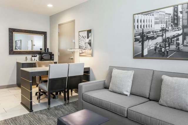 2 QUEEN 2 ROOM SUITE HEARING ACCESSIBLE