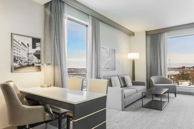 2 QUEEN BEDS 2 ROOM CORNER SUITE