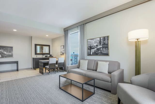 2 QUEEN BEDS 2 ROOM CORNER SUITE