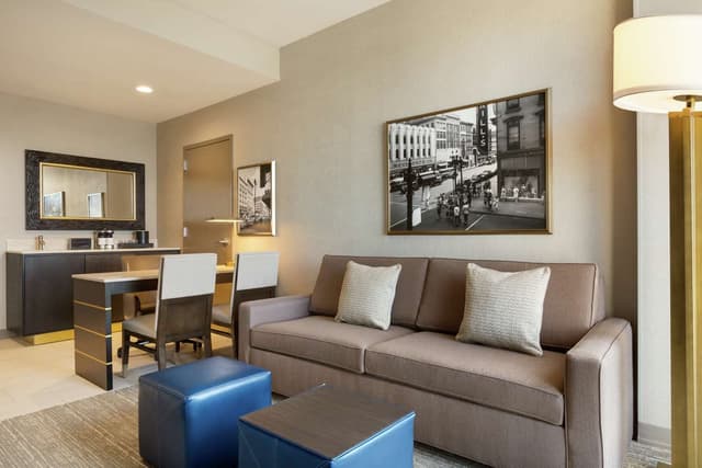 2 QUEEN 2 ROOM SUITE HEARING ACCESSIBLE