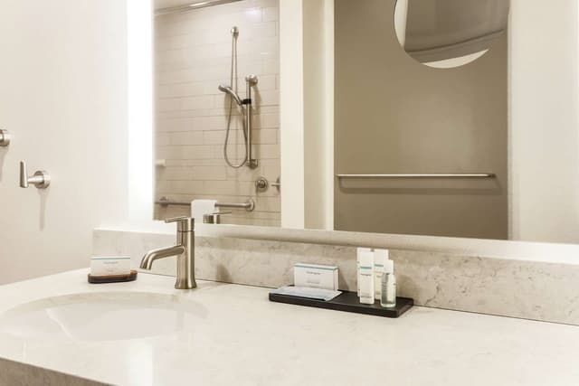 2 QN 2 RM STE MOBILITY ACCESS ROLL IN SHOWER