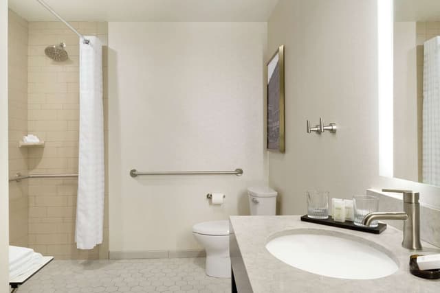 2 QN 2 RM STE MOBILITY ACCESS ROLL IN SHOWER