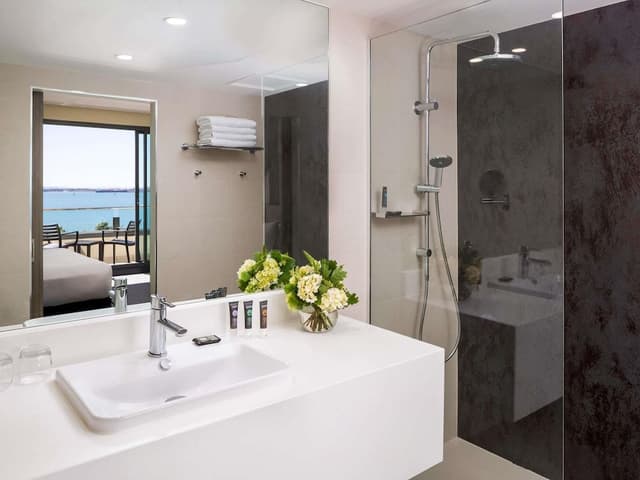 Deluxe Room, 1 King Bed, Bay View