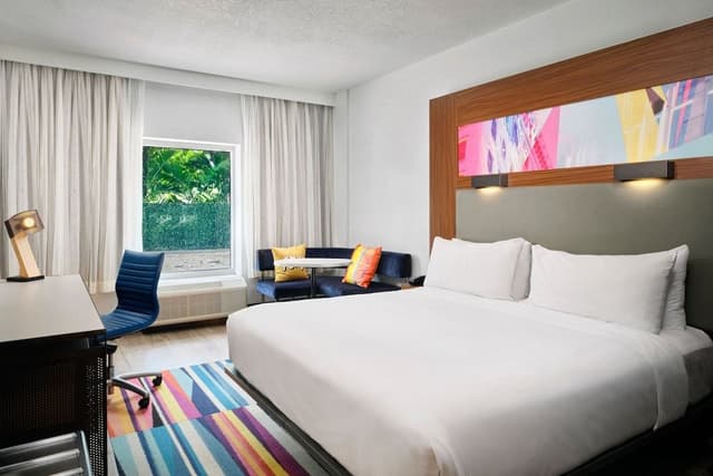 Suite, 1 King Bed (Mobility/Hearing Access, Roll-in Shwr)