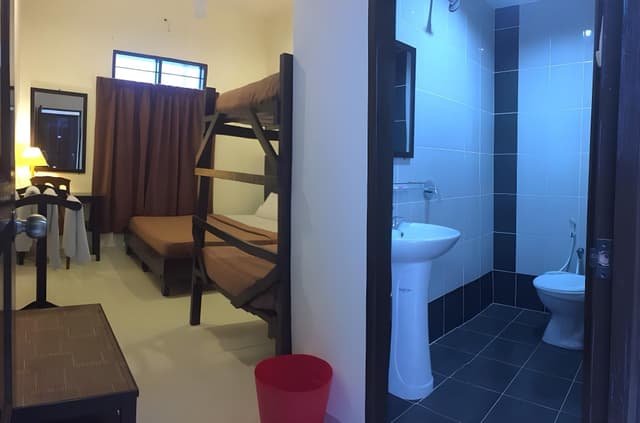 Budget Family Room with 1 Double Bed, 1 Bunk Bed and Fan