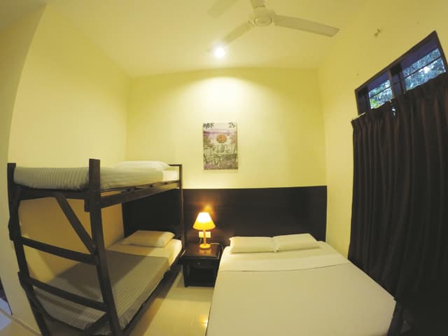 Budget Family Room with 1 Double Bed, 1 Bunk Bed and Fan