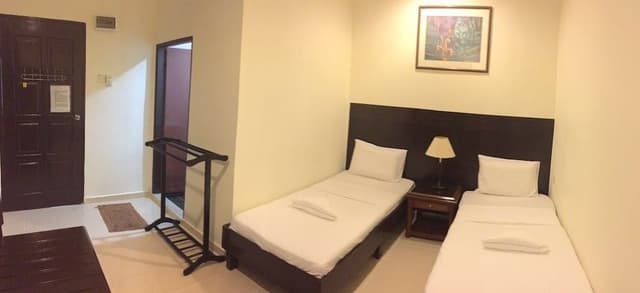 Twin Fan Room