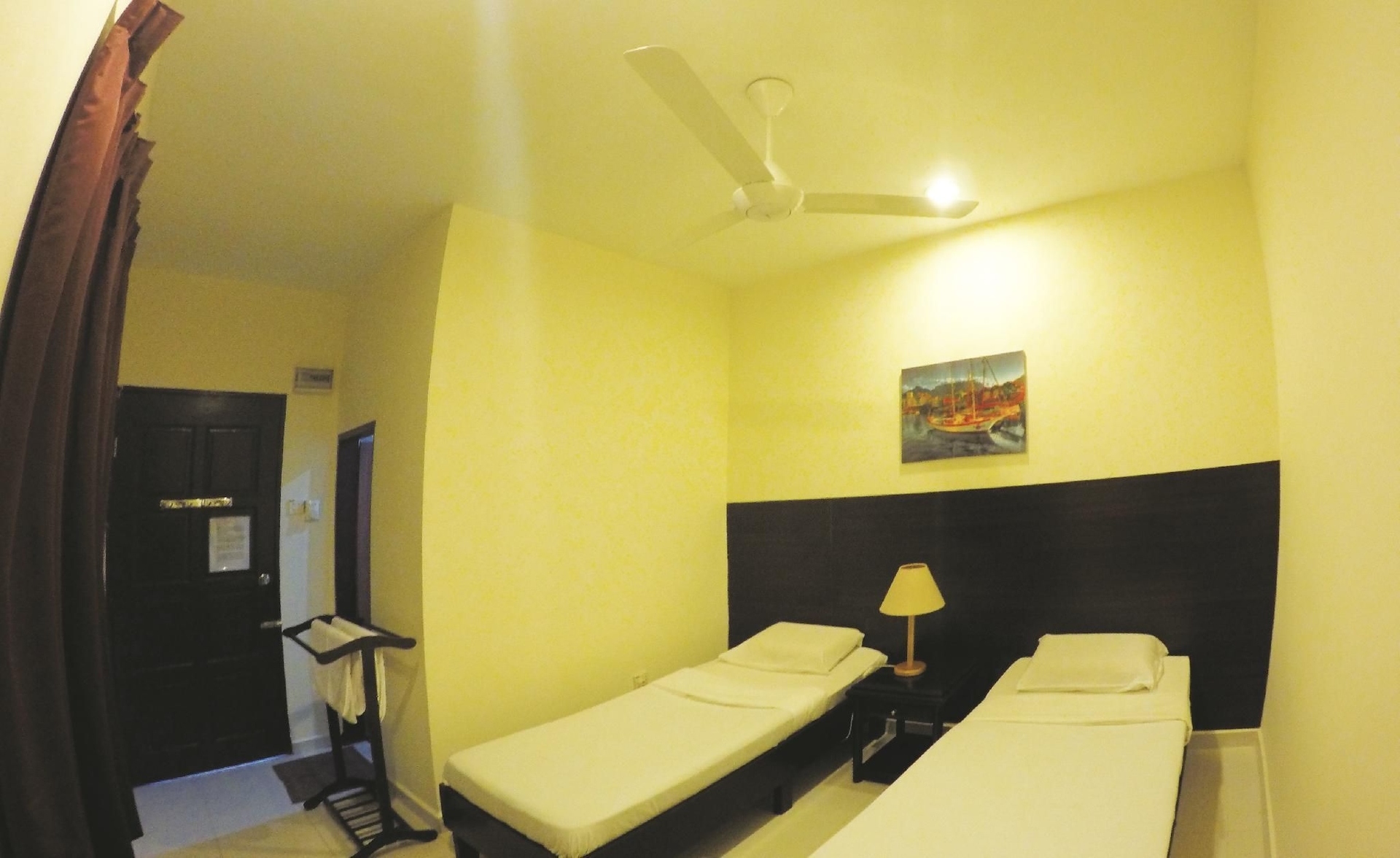 เปอร์เฮนเตียน ทิโวลี อินน์ (Perhentian Tivoli Inn)1