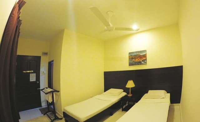 Budget Twin Room with Fan