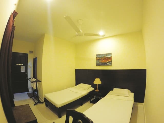 Twin Fan Room