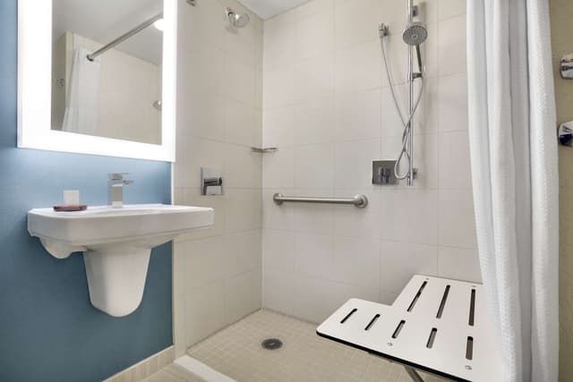 1KG 1BDRM STE MOBILITY ACCESS RI SHWR NO SMOK