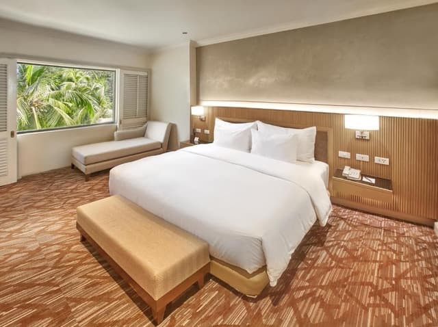 Junior Suite with Club Access