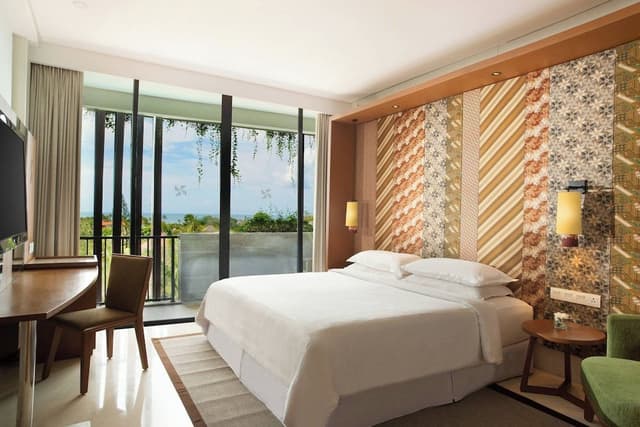 Deluxe Room, 1 King Bed, Pool View