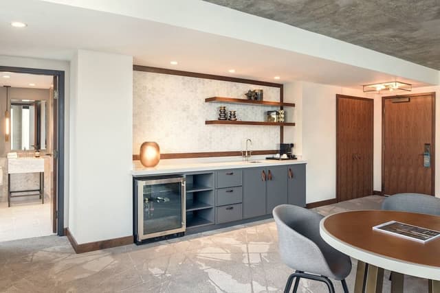 Suite, 1 Bedroom, City View