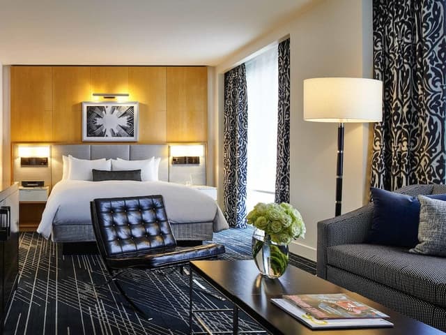 Junior Suite, 1 King Bed with Sofa bed
