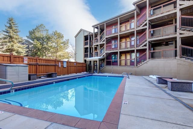 Condo, 2 Bedrooms