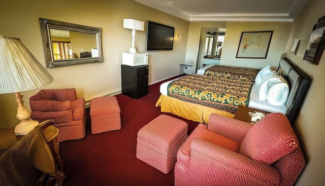 Deluxe Room, 2 Queen Beds, Non Smoking, Refrigerator & Microwave