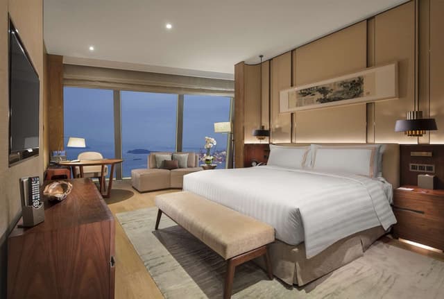 KING EXECUTIVE PREMIER SEA VIEW-LOUNGE ACCESS