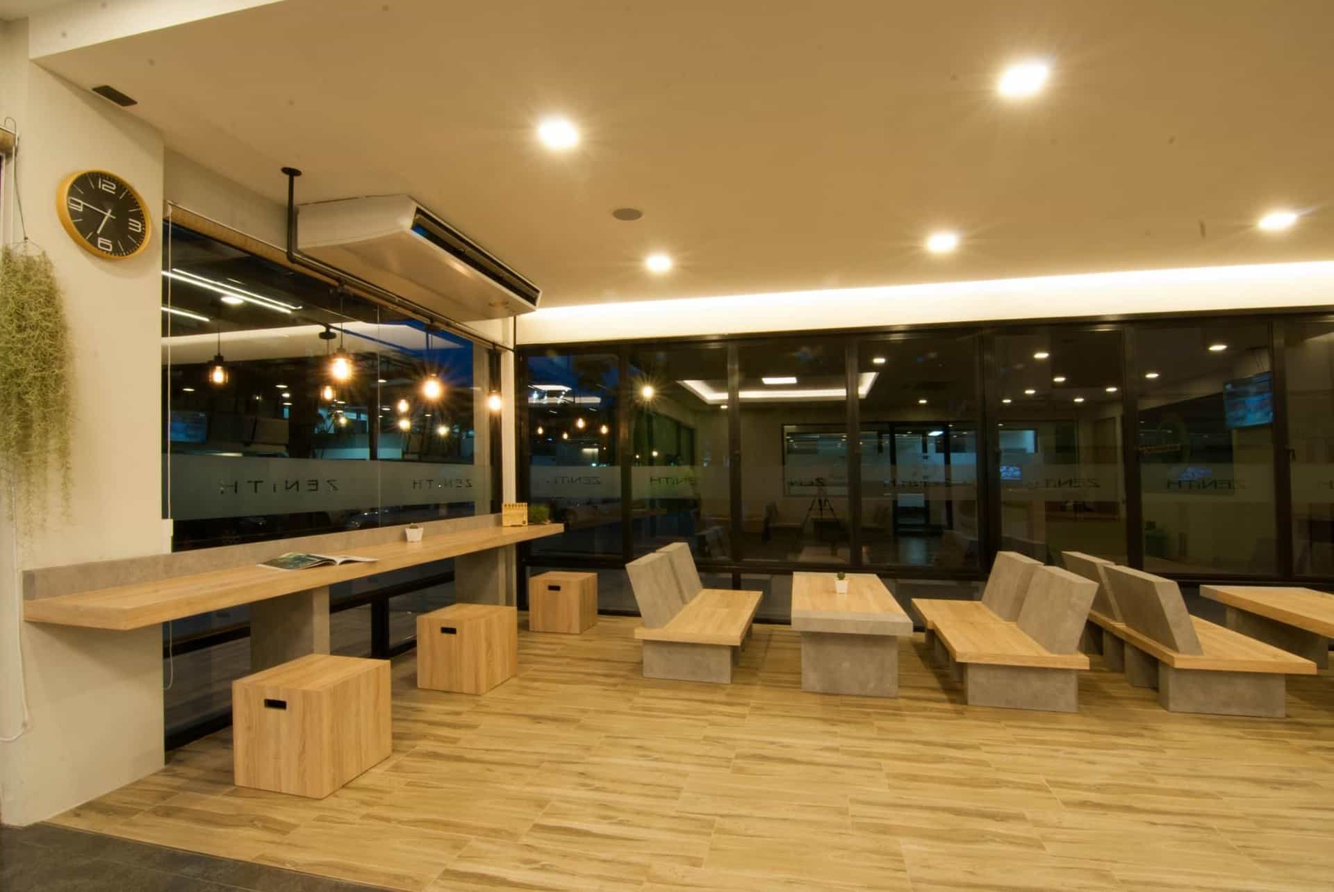 โรงแรมเดอะ เซนนิท เรสซิเดนซ์ โรงแรมเดอะ เซนนิท เรสซิเดนซ์