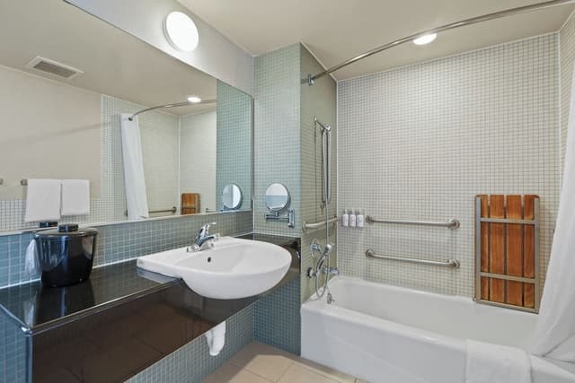 Single Room, 1 Queen Bed, Accessible