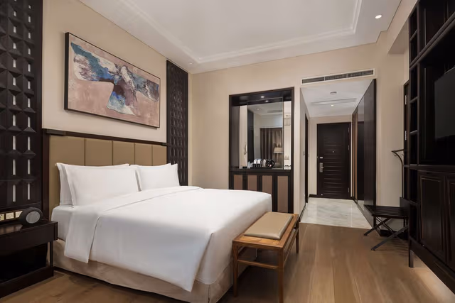 KING DELUXE ROOM GARDEN VIEW