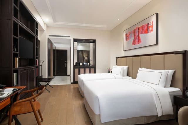 TWIN DELUXE BALCONY ROOM