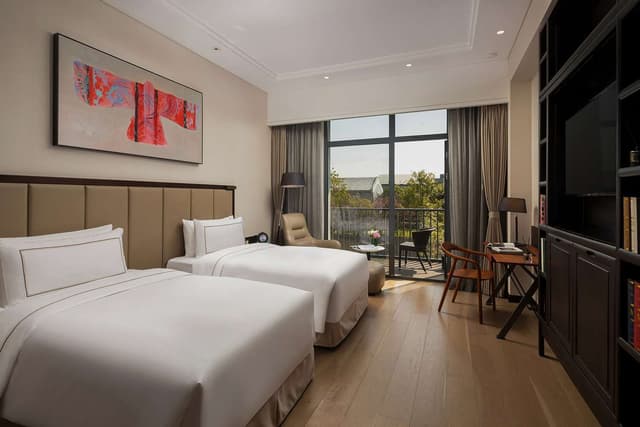 TWIN DELUXE BALCONY ROOM