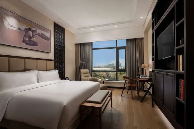 KING DELUXE ROOM