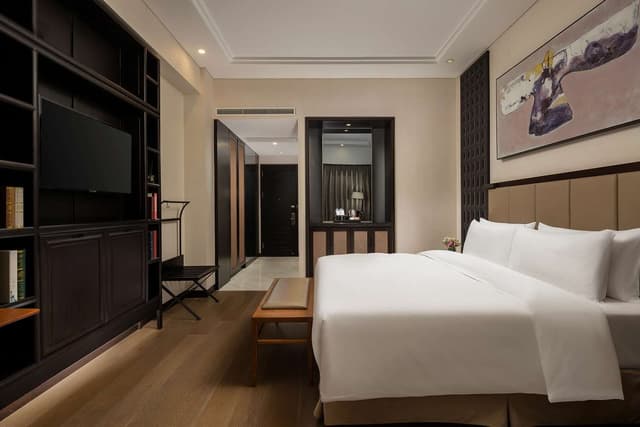 KING DELUXE ROOM
