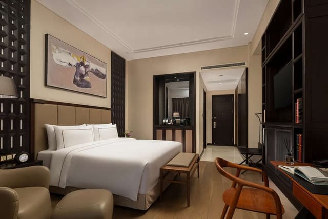KING DELUXE ROOM GARDEN VIEW