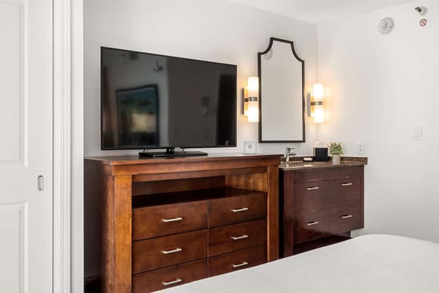 2 RM BALCONY SUITE-2 QUEEN BEDS-AVIATION VIEW